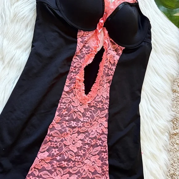 Sexy Black and Pink Lace Chemise - Picture 4 of 8